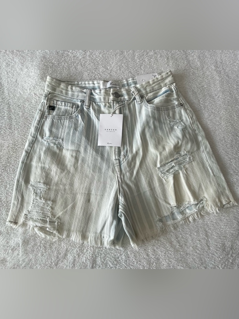 NWT KanCan Ultra High Rise Distressed Denim Shorts Light Wash, Size, 7/27